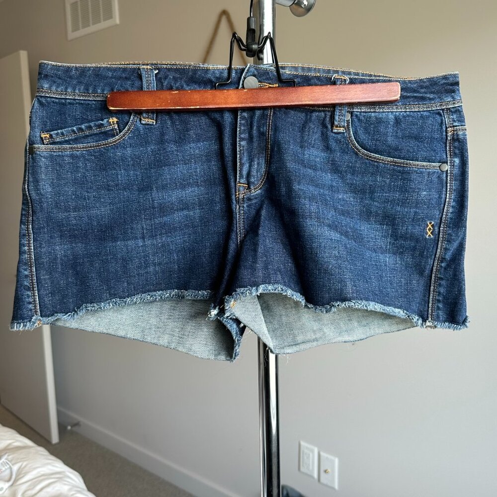 NWOT Genetic Denim Cutoff Denim Shorts, Size 31
